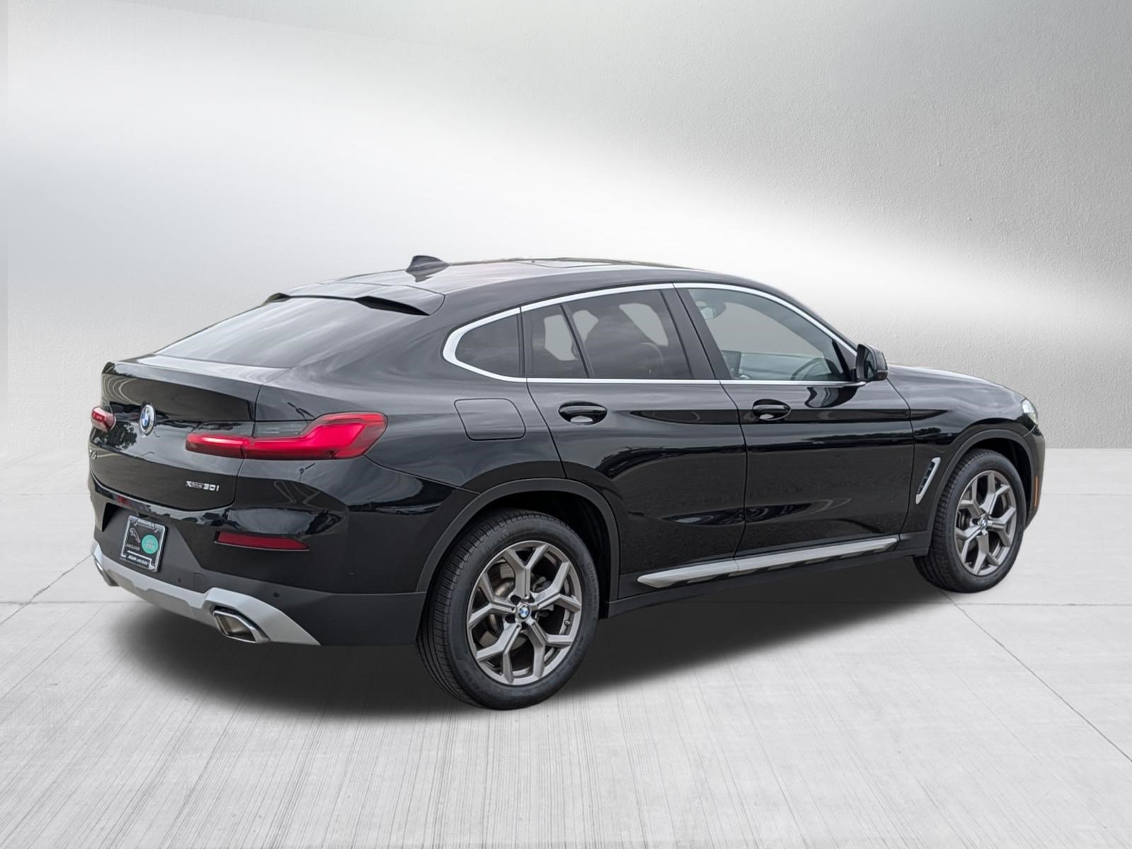 Used 2024 BMW X4 xDrive30i w/ Premium Package AWD/4WD image 7