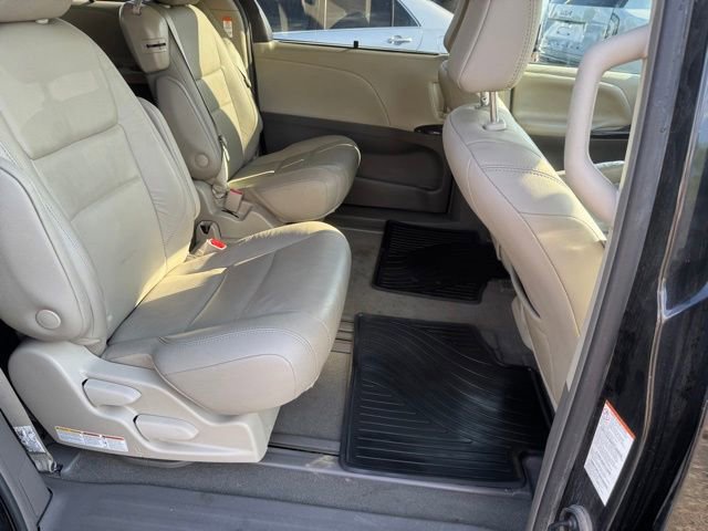 Used 2019 Toyota Sienna XLE FWD image 14