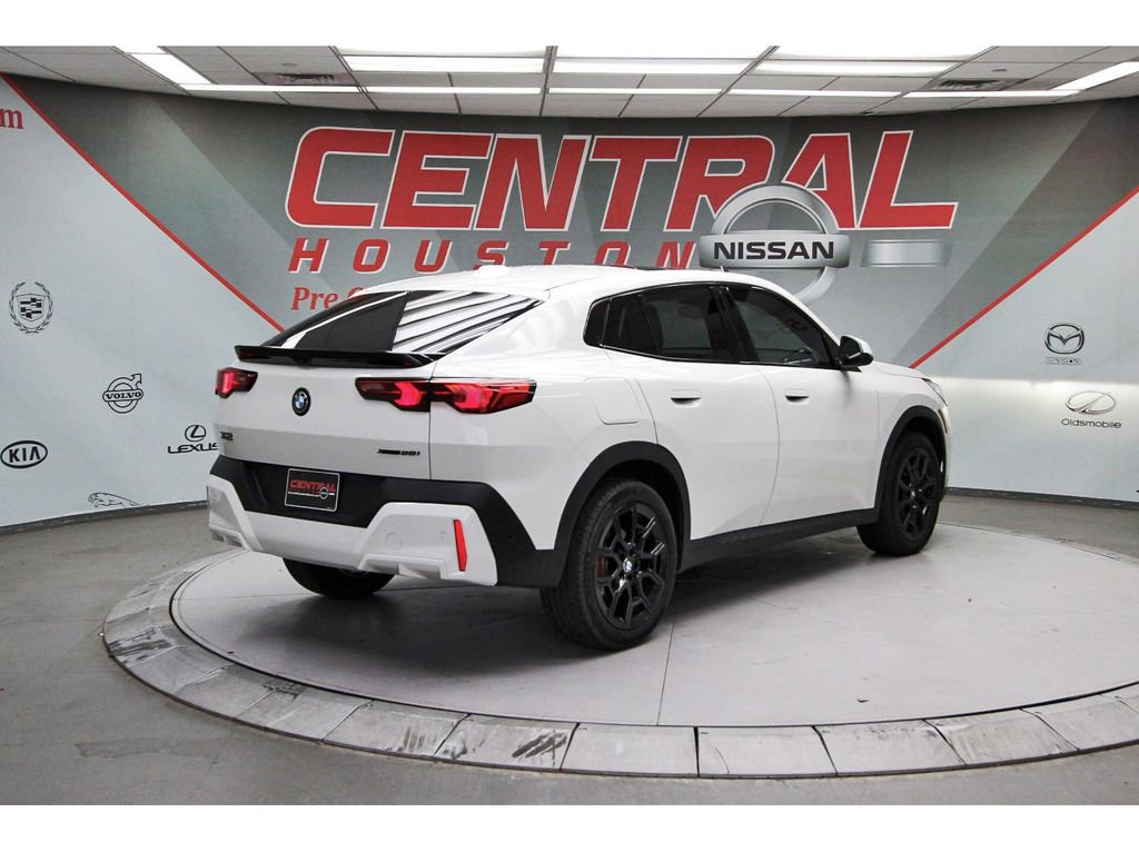 Used 2026 BMW X2 xDrive28i AWD/4WD image 4