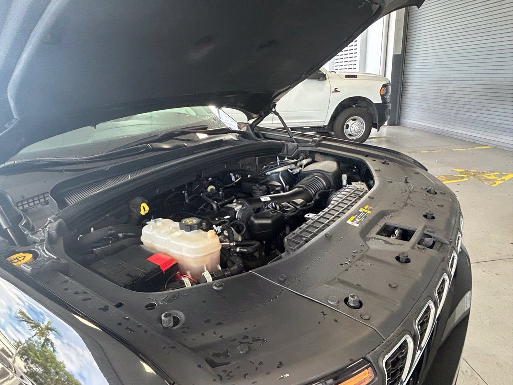 Certified 2024 Jeep Grand Cherokee L Laredo RWD image 27