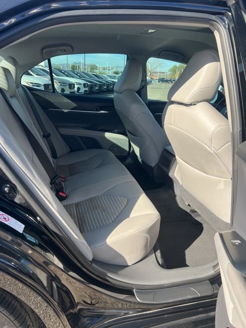 Used 2019 Toyota Camry SE w/ Carpet Mat Package image 23