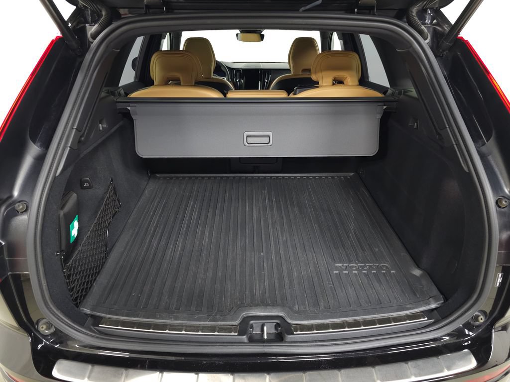 Used 2025 Volvo XC60 B5 Ultra w/ Protection Package Premier AWD/4WD image 7