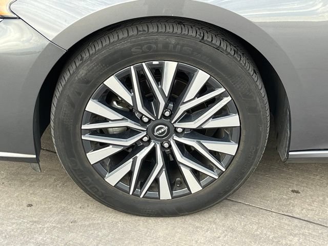 Used 2025 Nissan Altima 2.5 SV FWD image 5