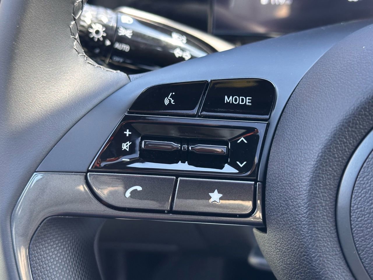 Certified 2025 Hyundai Elantra Limited image 29