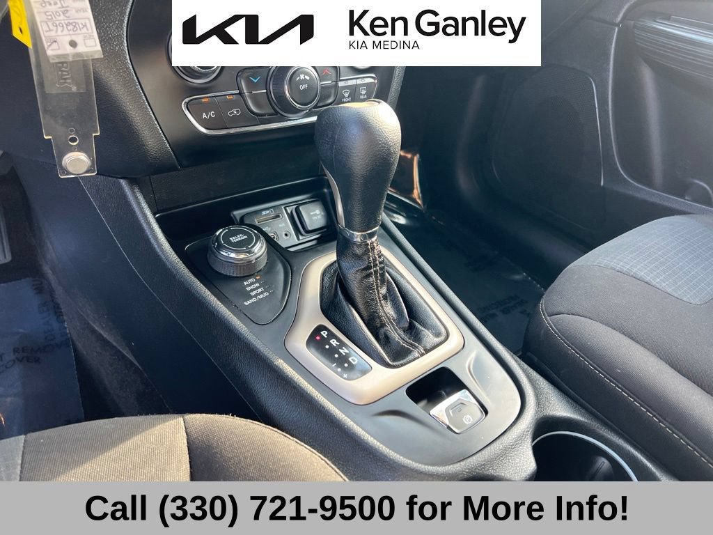 Used 2015 Jeep Cherokee Latitude w/ Cold Weather Group AWD/4WD image 32