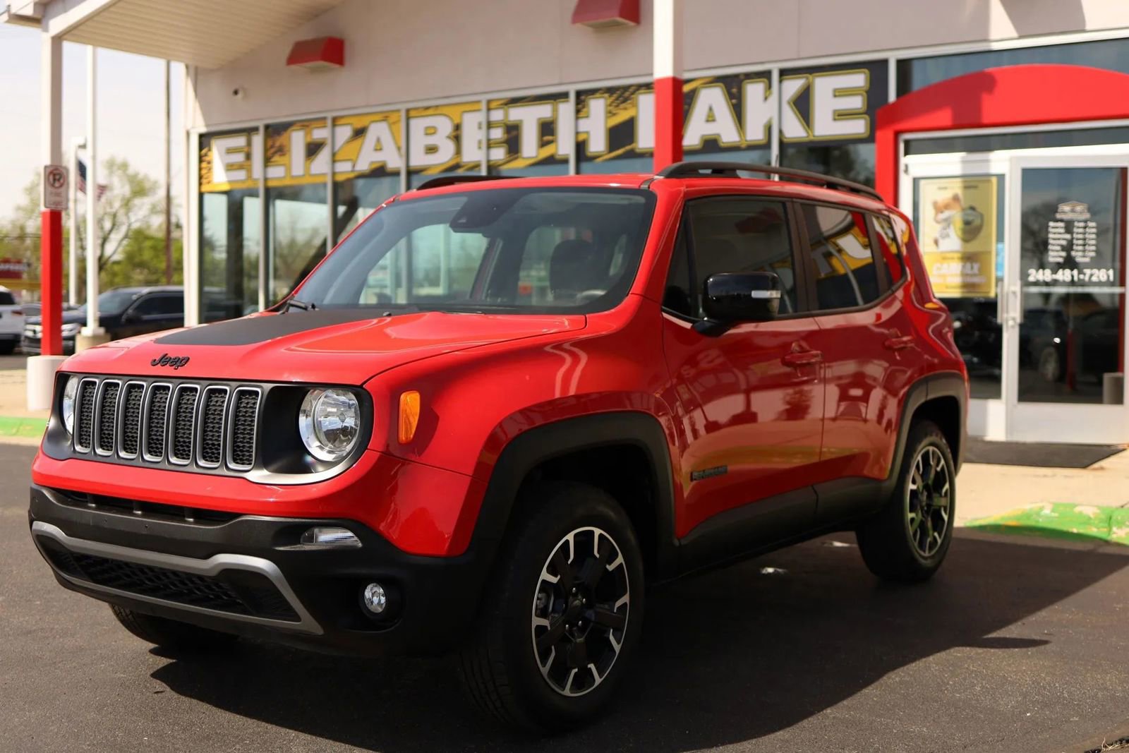 Used 2023 Jeep Renegade Latitude AWD/4WD image 1