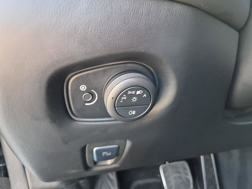 Used 2019 Aston Martin V8 Vantage Coupe image 24