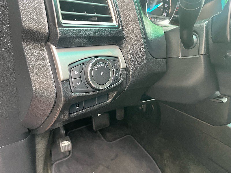 Used 2017 Ford Explorer XLT w/ Equipment Group 202A AWD/4WD image 21