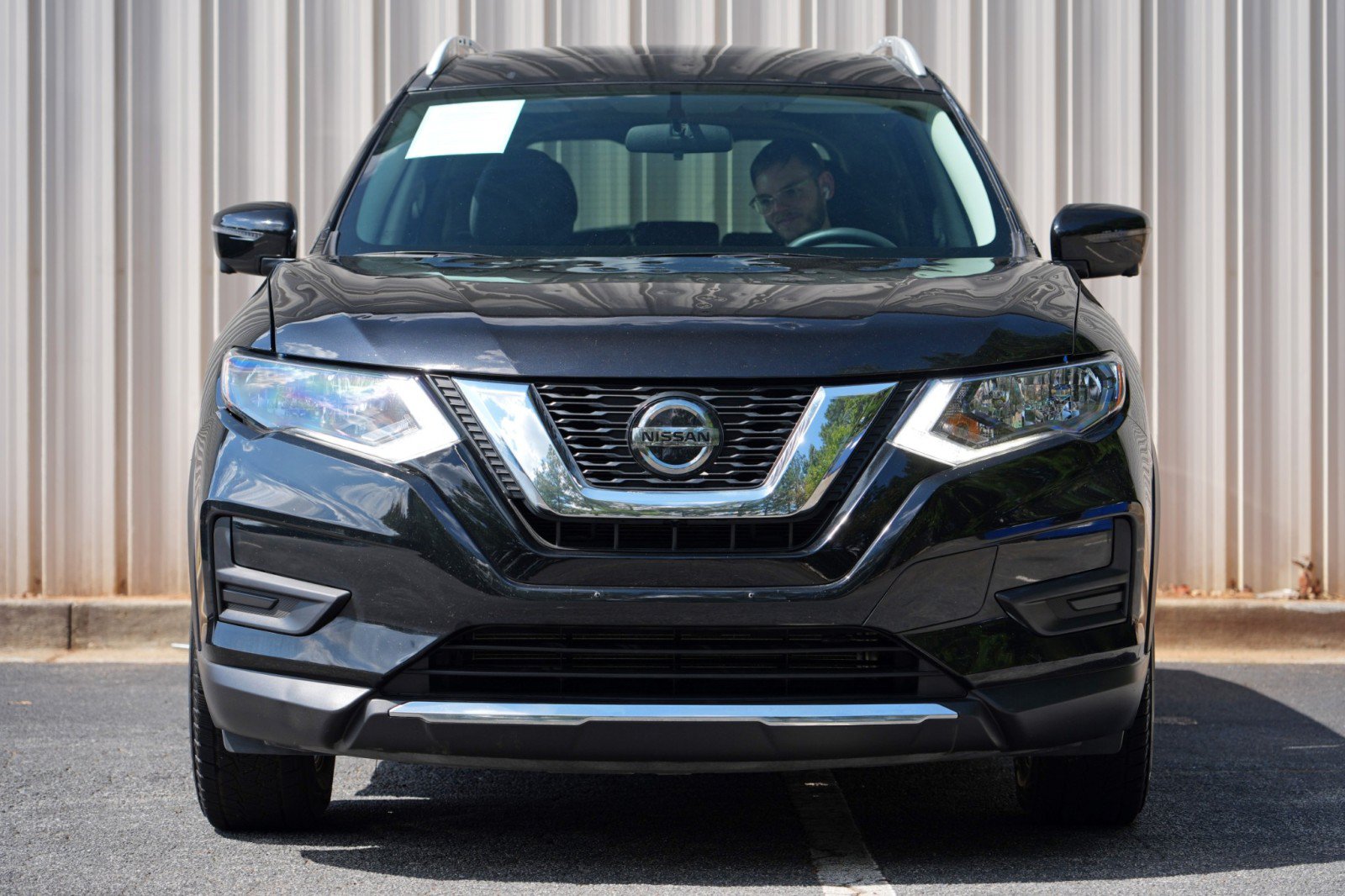 Used 2018 Nissan Rogue SV w/ Sun & Sound Touring Package AWD/4WD image 6