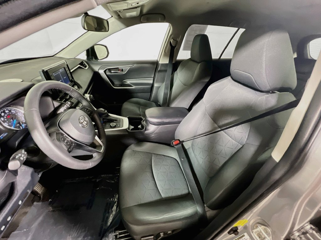 Certified 2020 Toyota RAV4 XLE w/ XLE Grade Weather Package AWD/4WD image 18