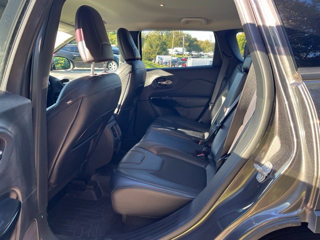 Certified 2021 Jeep Cherokee Latitude Plus AWD/4WD image 12