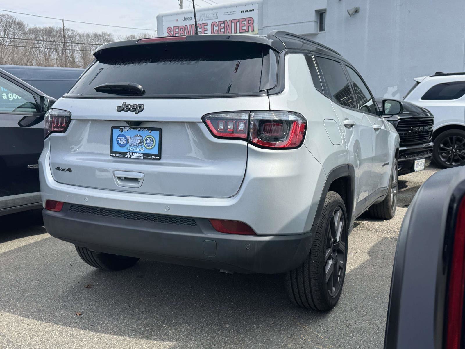 Used 2025 Jeep Compass Limited w/ Sun & Sound Group AWD/4WD image 8