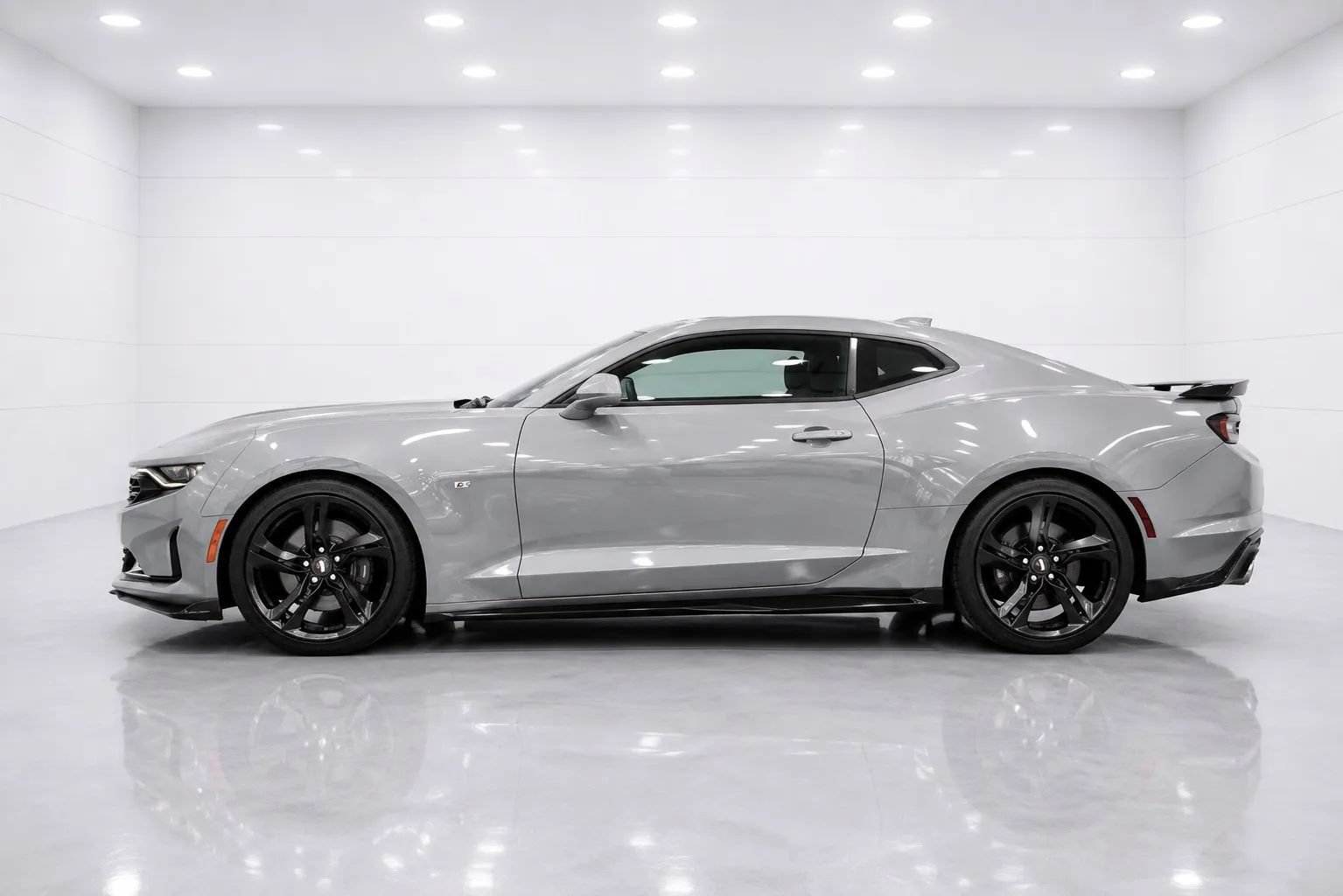 Used 2019 Chevrolet Camaro LT w/ RS Package RWD image 2
