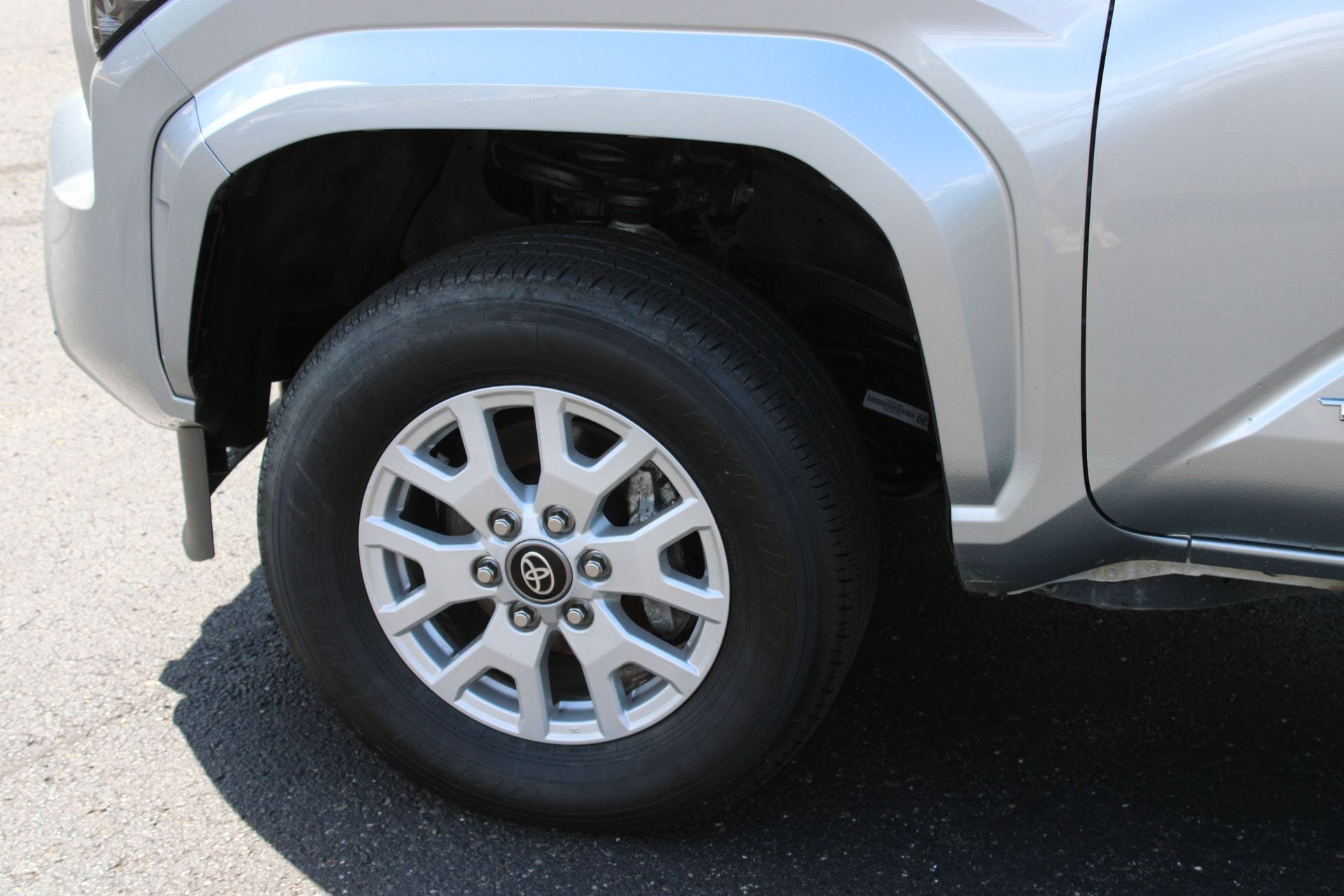 Used 2025 Toyota Tacoma SR5 AWD/4WD image 11