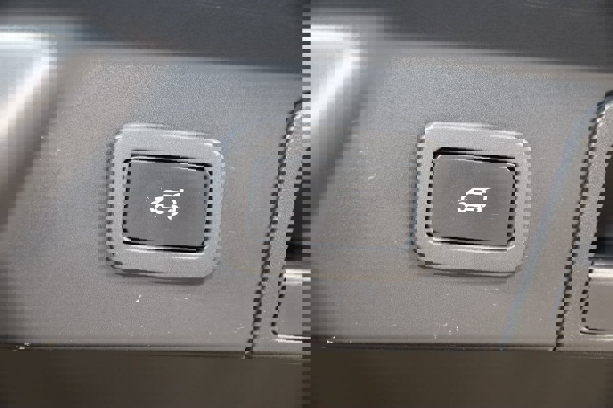 Used 2021 Land Rover Range Rover Velar R-Dynamic S image 47