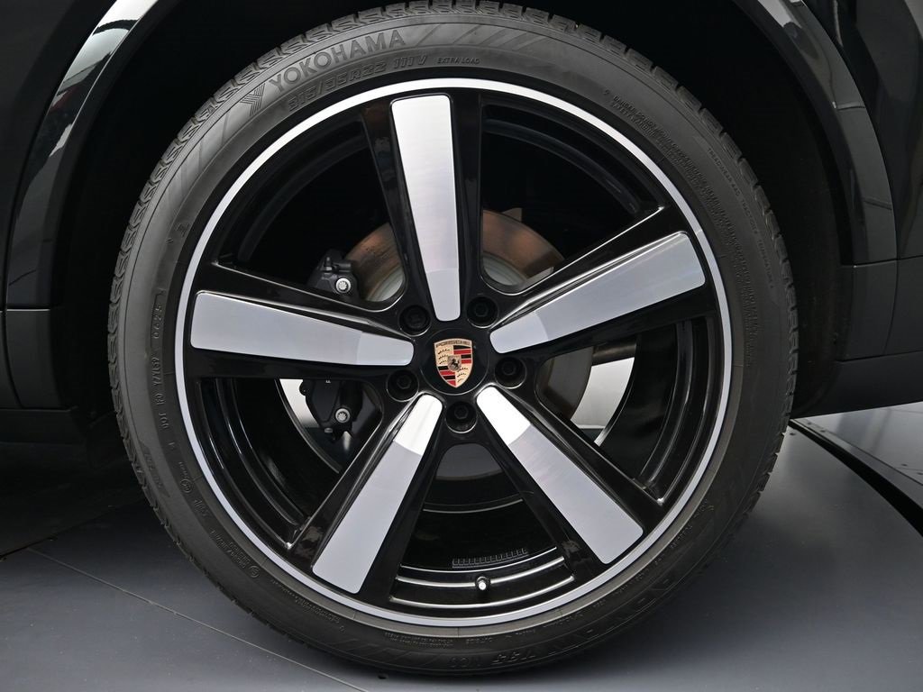 Certified 2026 Porsche Cayenne Coupe image 26