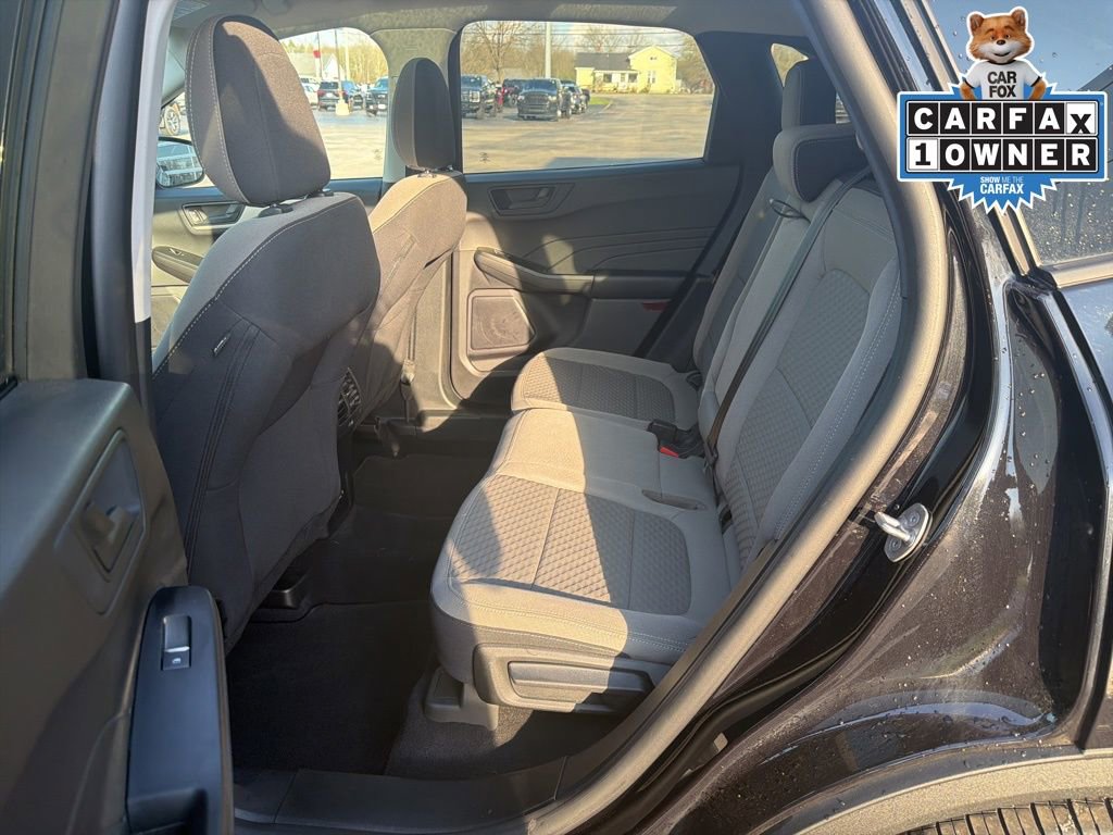 Used 2022 Ford Escape SE w/ SE Sport Appearance Package image 6