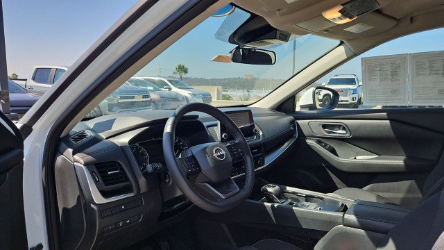 Used 2025 Nissan Rogue SV FWD image 10