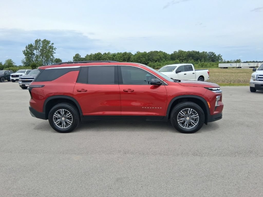 Used 2024 Chevrolet Traverse LT AWD/4WD image 5