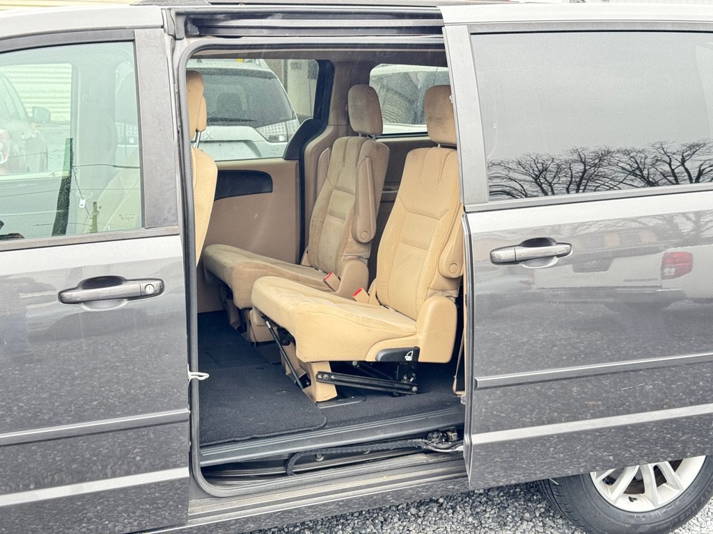 Used 2016 Dodge Grand Caravan SXT FWD image 7
