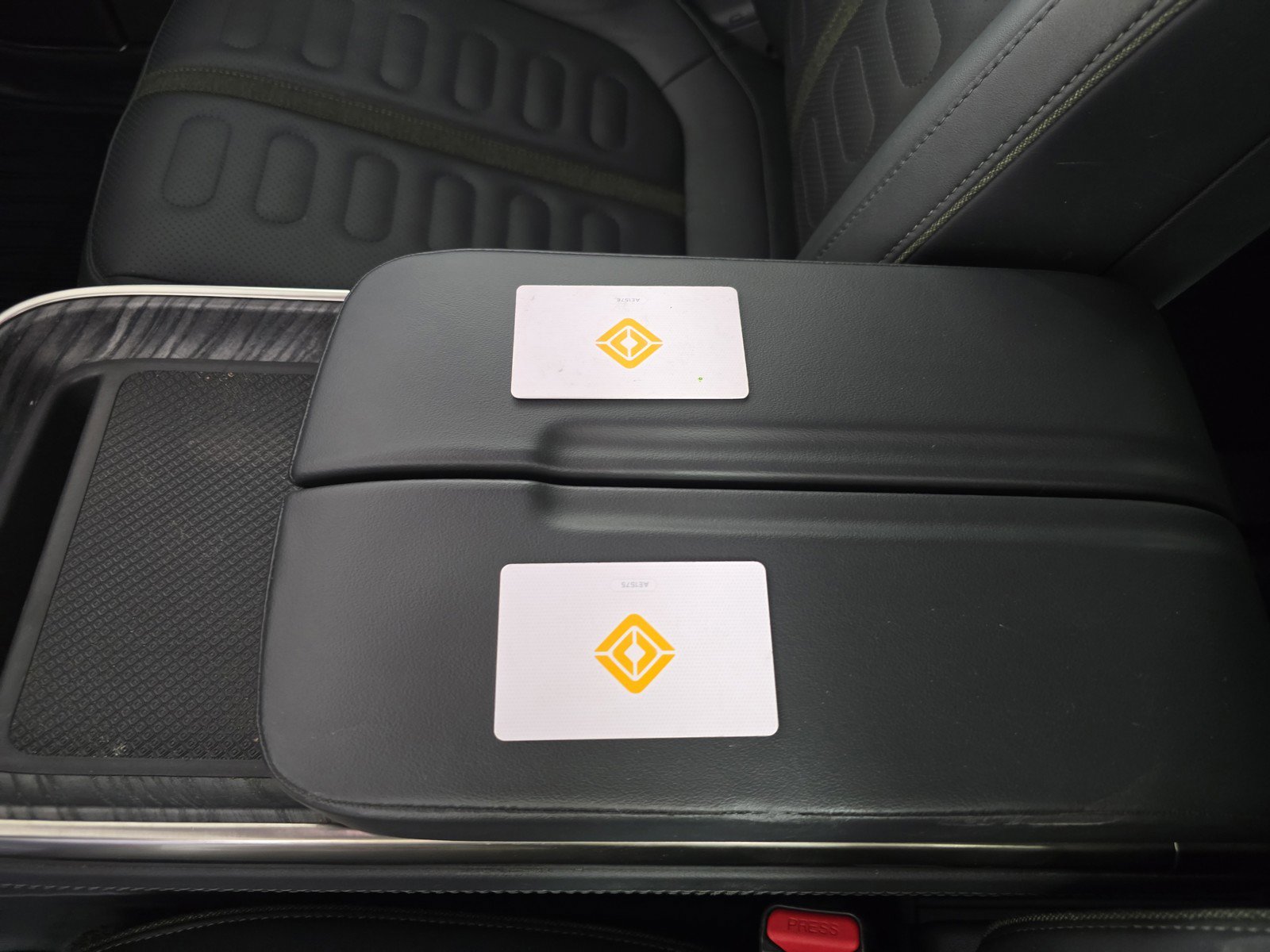 Used 2022 Rivian R1S Launch Edition image 31