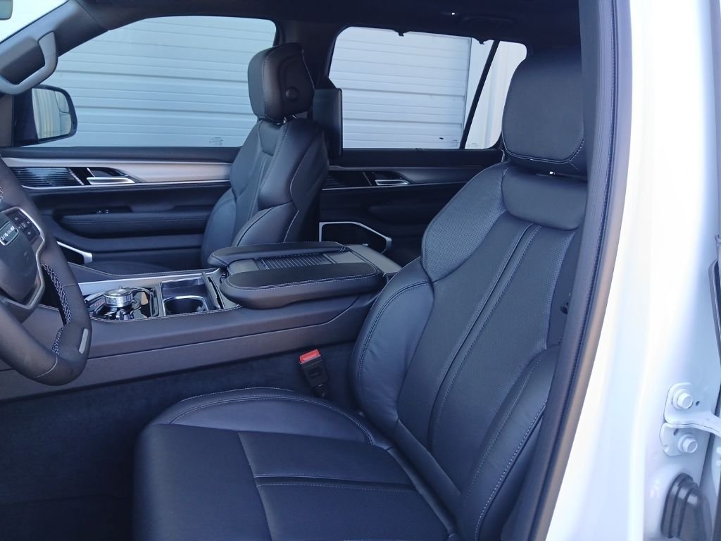 New 2026 Jeep Grand Wagoneer Limited AWD/4WD image 33