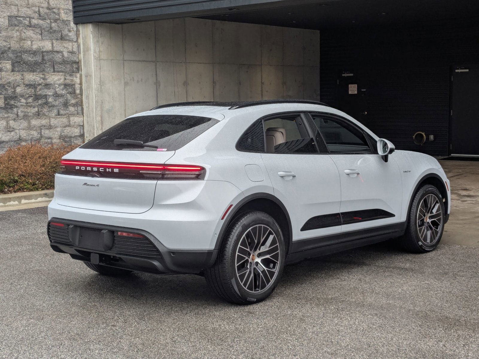 New 2026 Porsche Macan 4 Electric AWD/4WD image 9