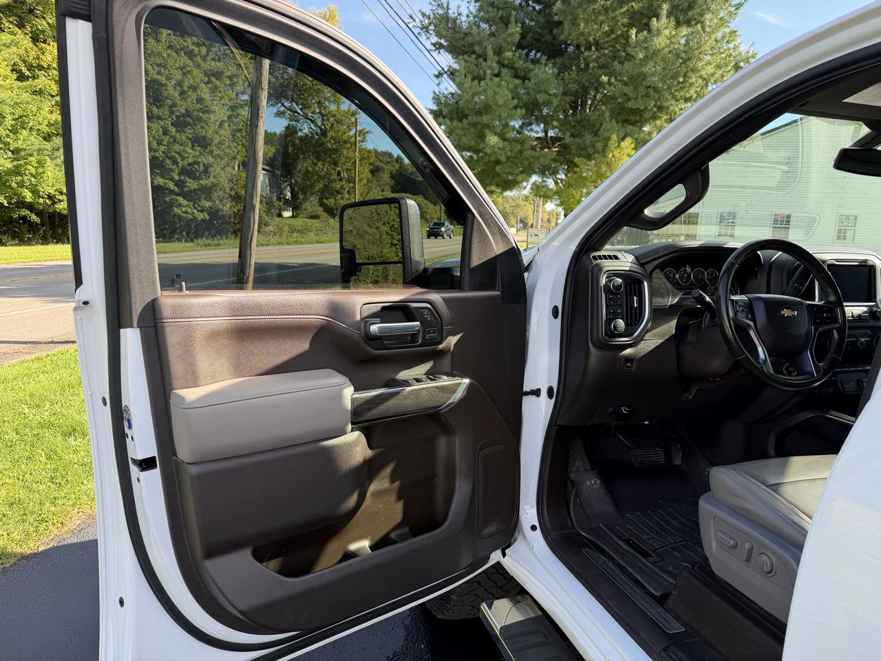 Used 2020 Chevrolet Silverado 2500 LTZ w/ LTZ Plus Package AWD/4WD image 19