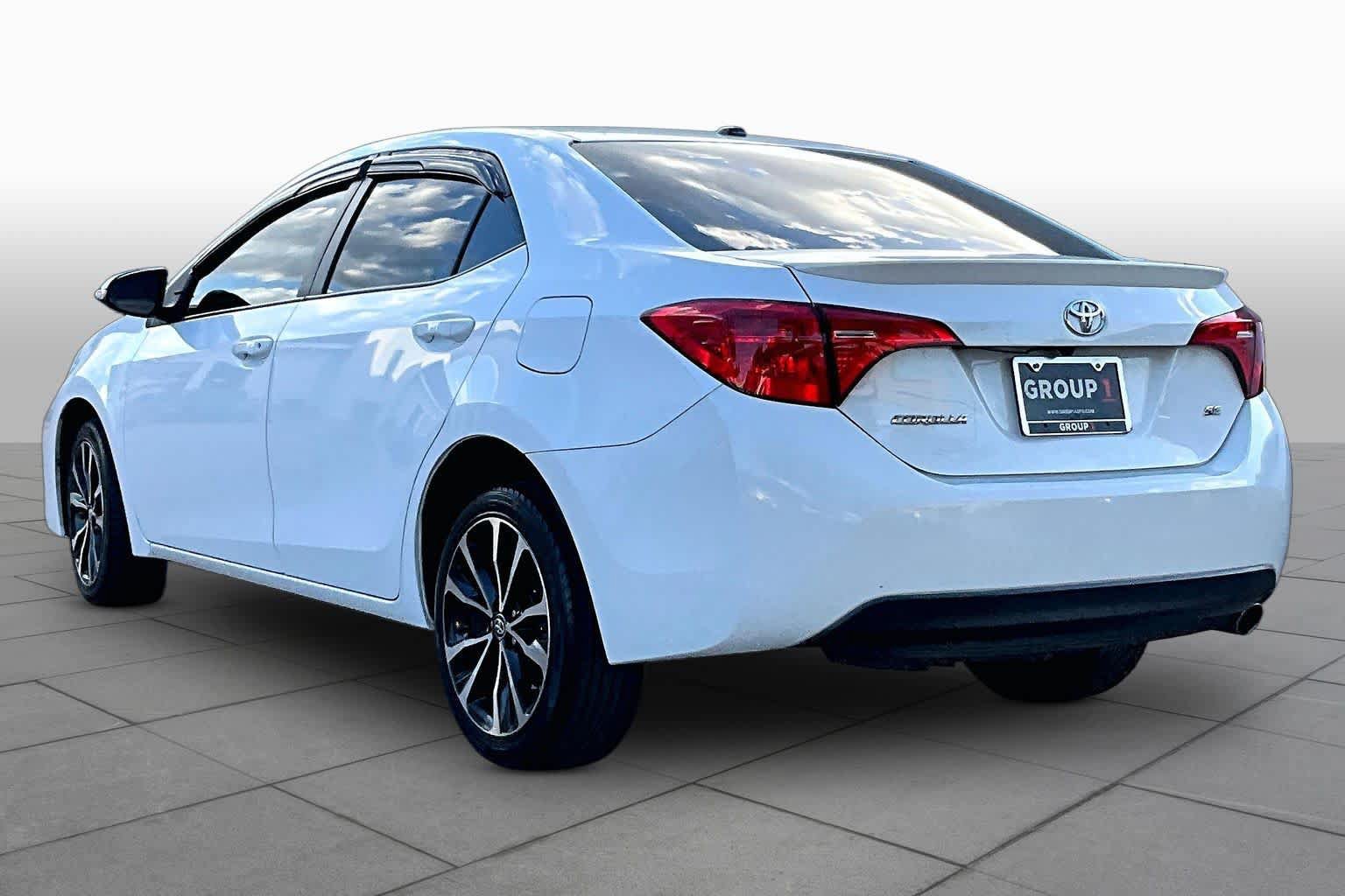 Used 2017 Toyota Corolla SE w/ SE Premium Package FWD image 12