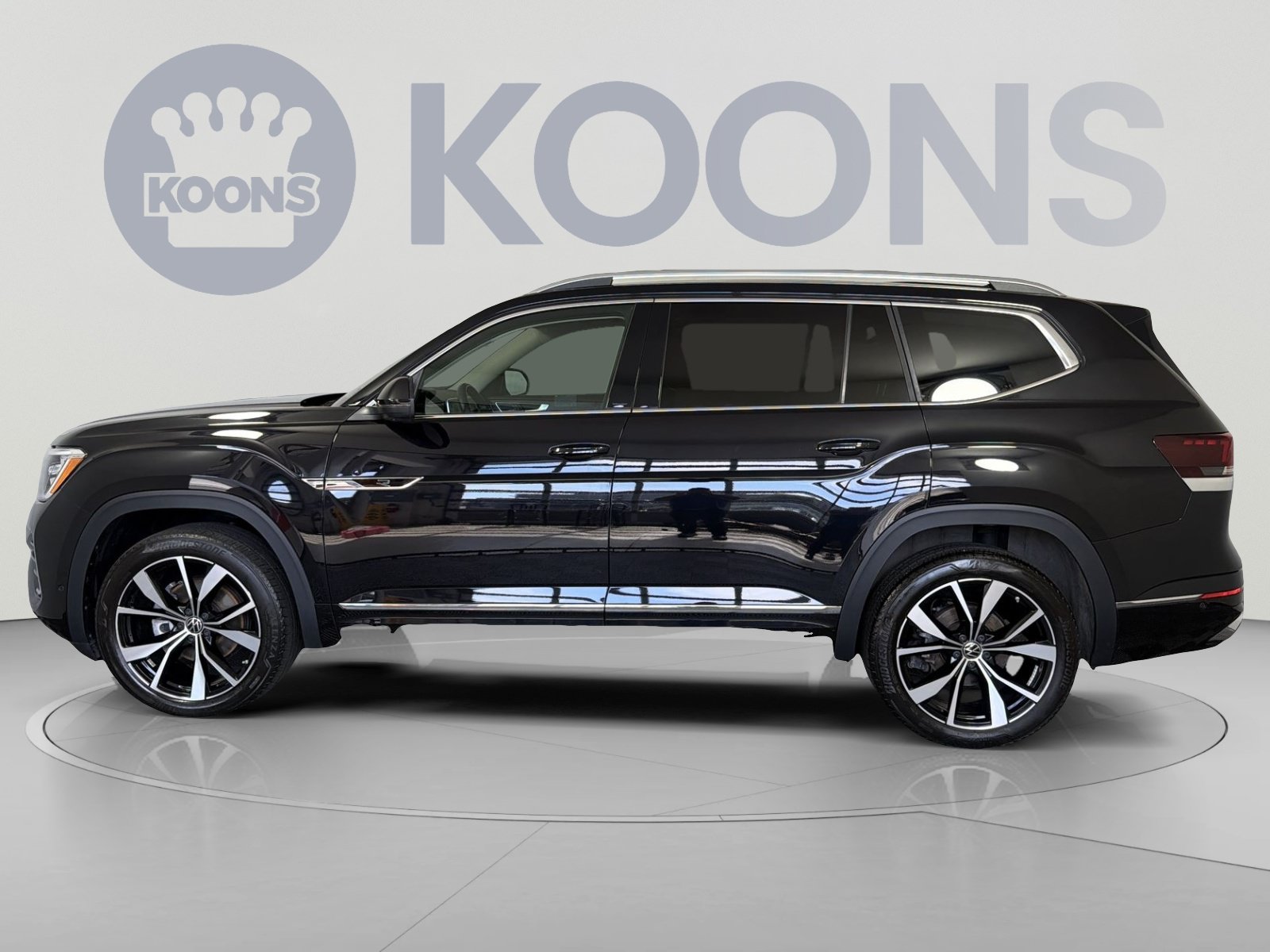 Used 2024 Volkswagen Atlas SEL Premium R-Line AWD/4WD image 2