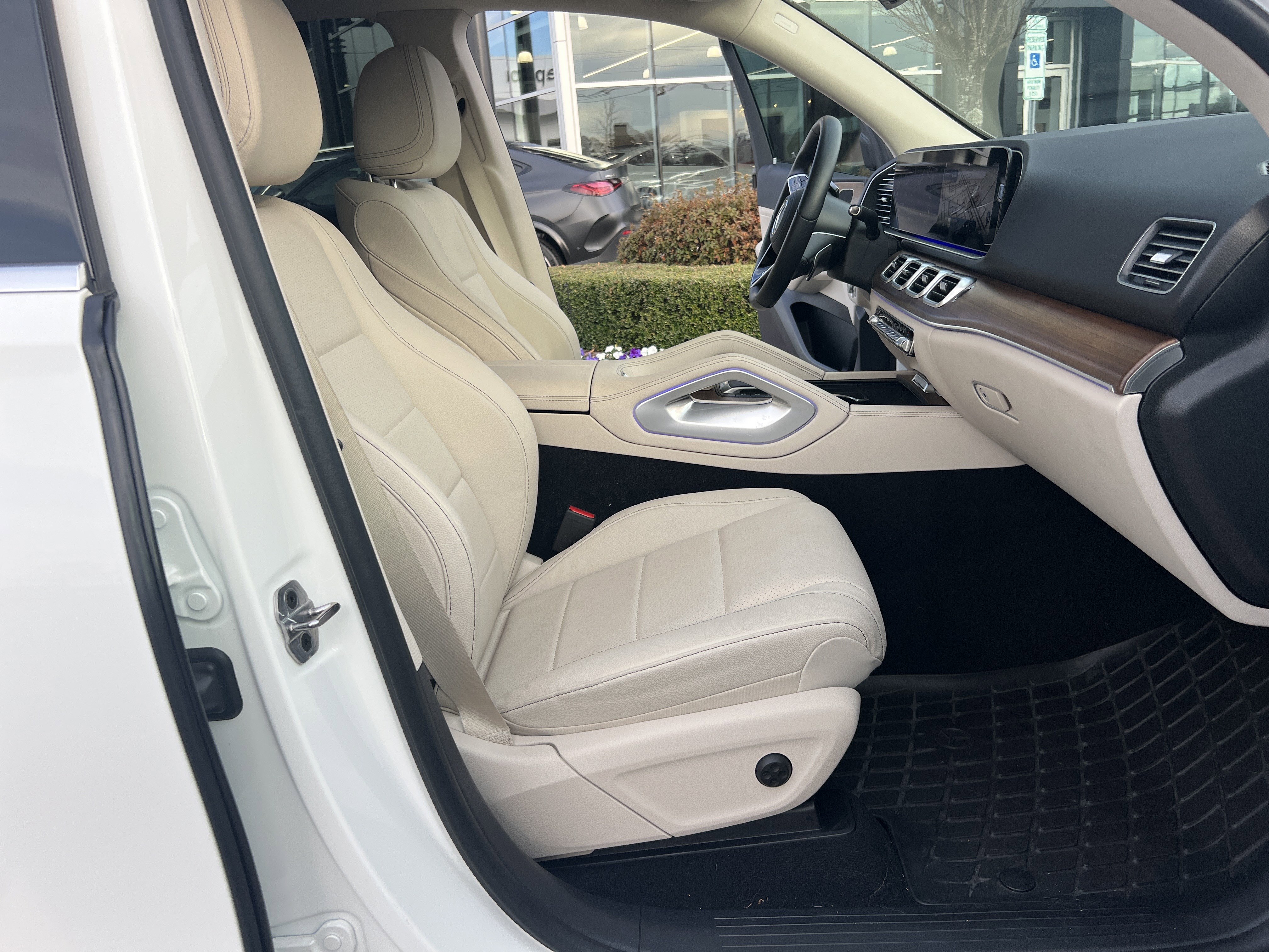 Used 2025 Mercedes-Benz GLE 450e 4MATIC image 35