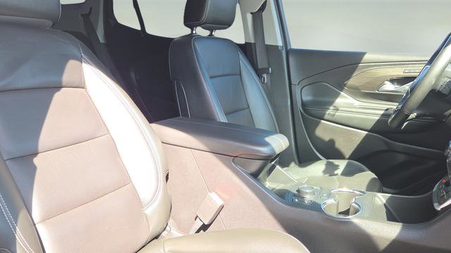 Used 2024 GMC Terrain SLT w/ Infotainment Package II image 18