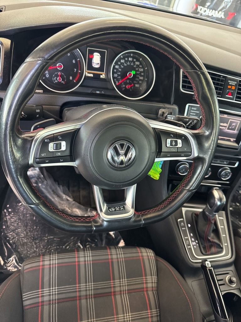 Used 2015 Volkswagen Golf 4-Door FWD image 5