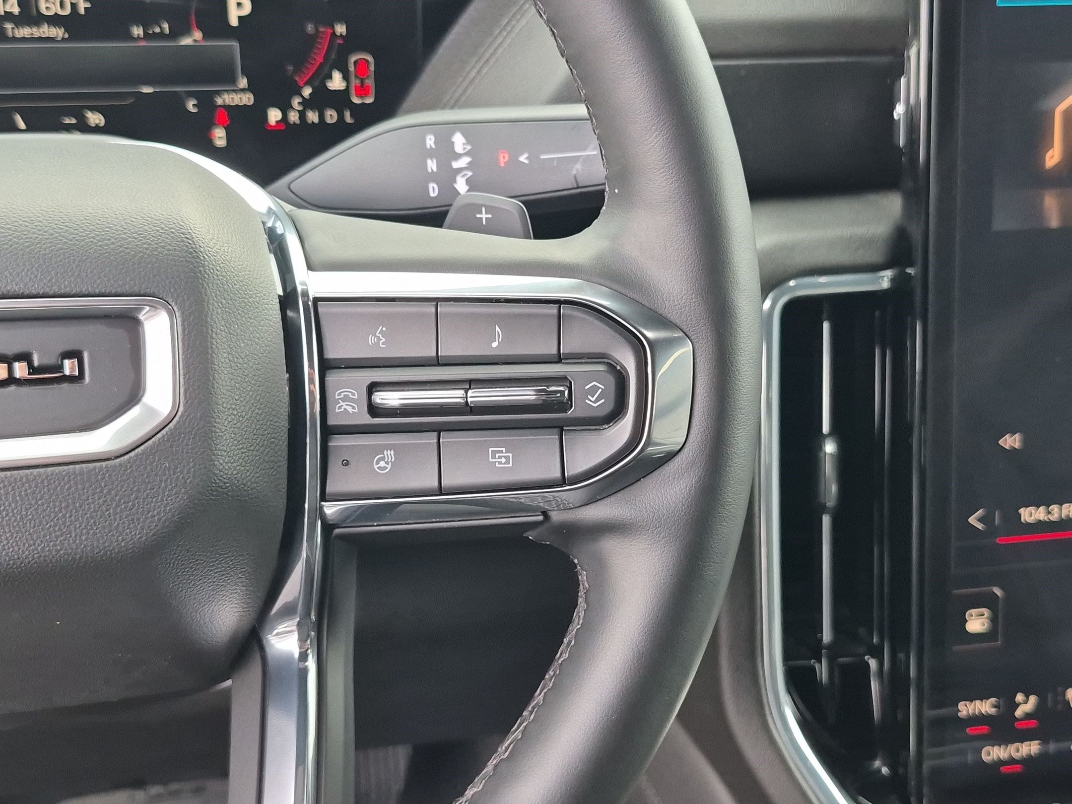 Used 2025 GMC Yukon XL Denali AWD/4WD image 18