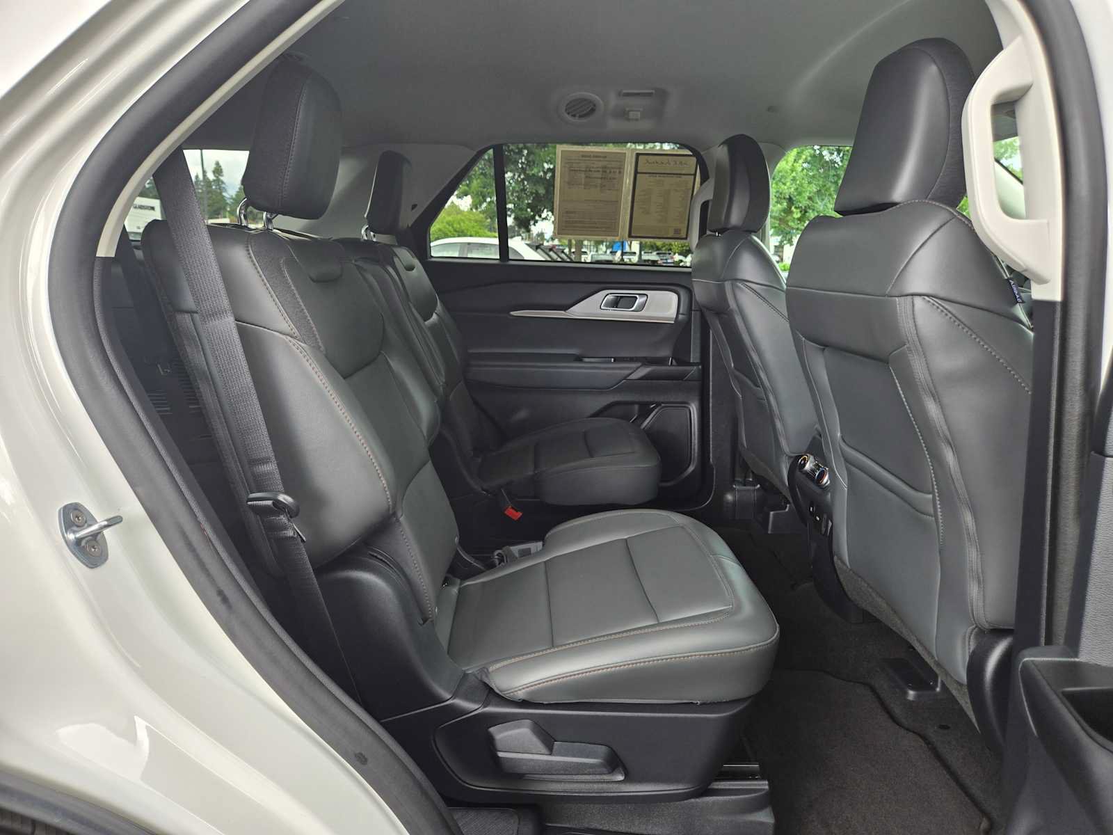 Used 2025 Ford Explorer Active w/ Active Comfort Package RWD image 12