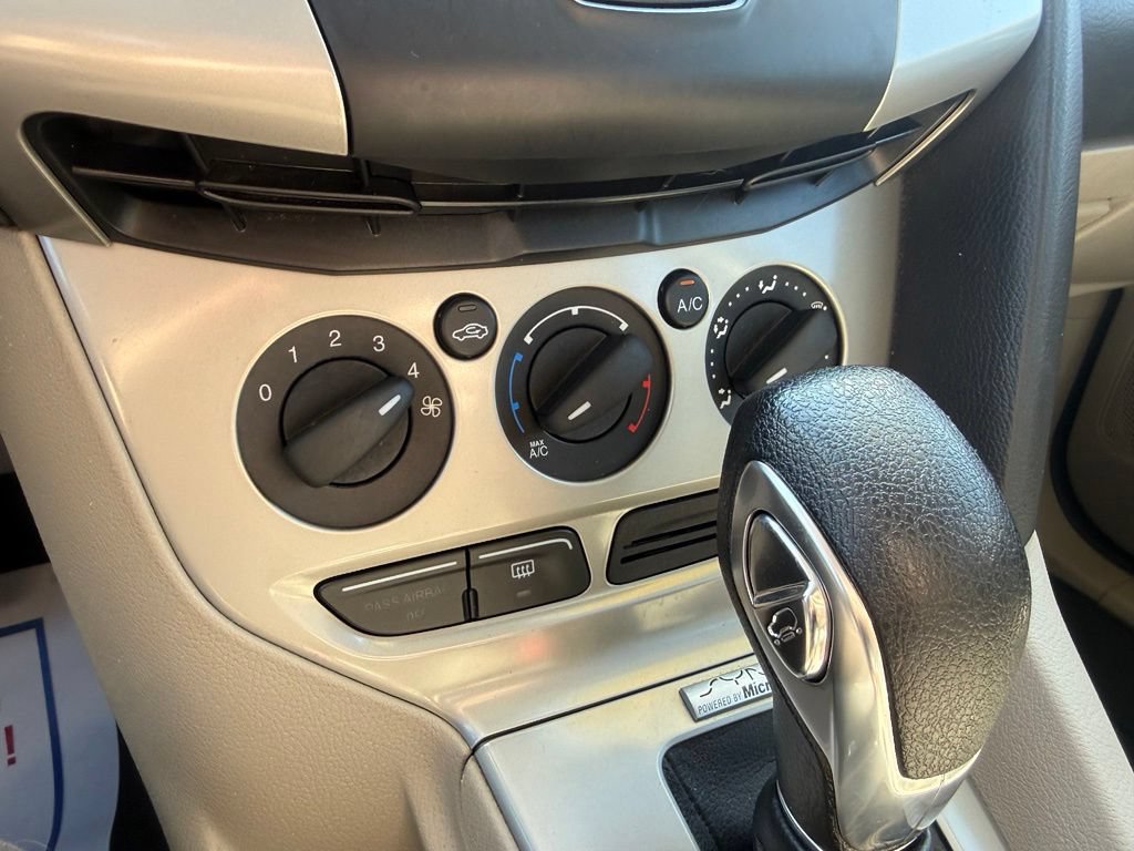 Used 2013 Ford Focus SE FWD image 24
