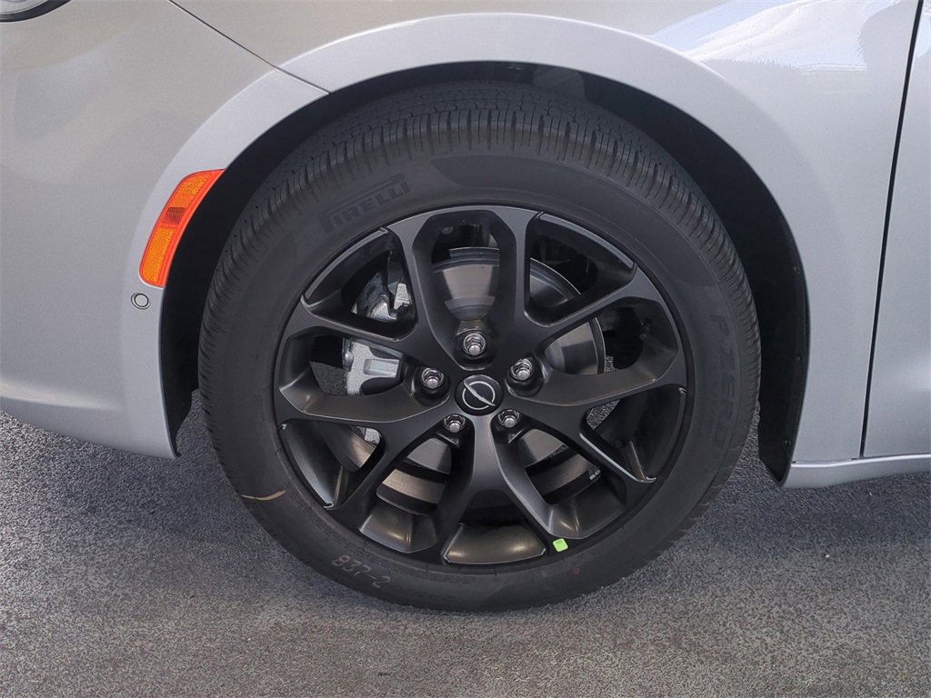 New 2026 Chrysler Pacifica Select image 11
