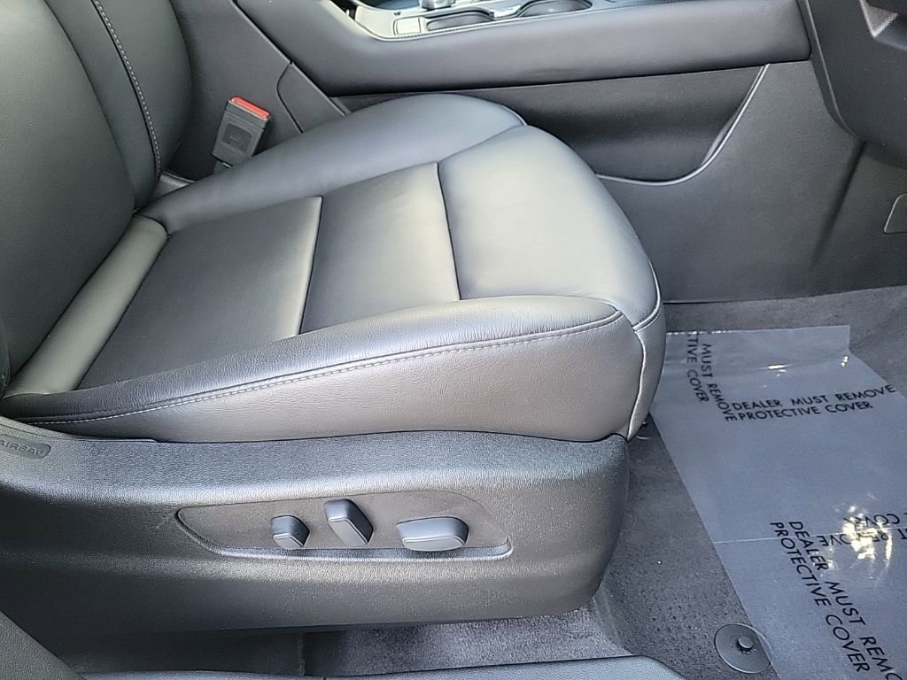 Used 2020 Cadillac XT4 Premium Luxury w/ Cold Weather Package image 15