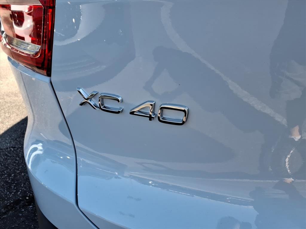 New 2026 Volvo XC40 B5 Plus w/ Protection Package Premier AWD/4WD image 5