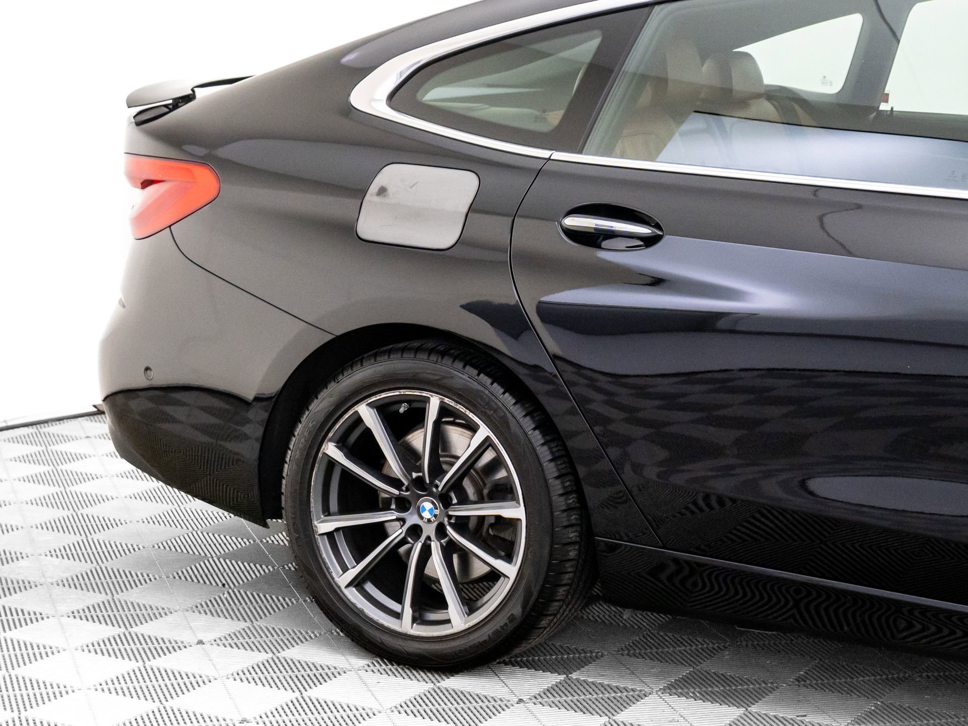 Used 2018 BMW 640i Gran Turismo xDrive image 35