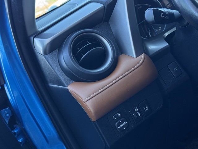 Used 2017 Toyota RAV4 Limited image 37