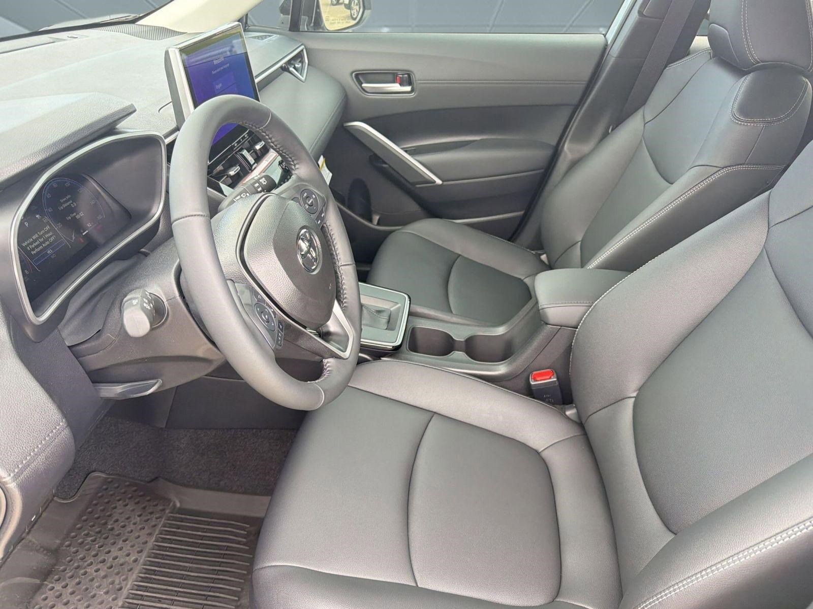 Used 2026 Toyota Corolla Cross XLE FWD image 5