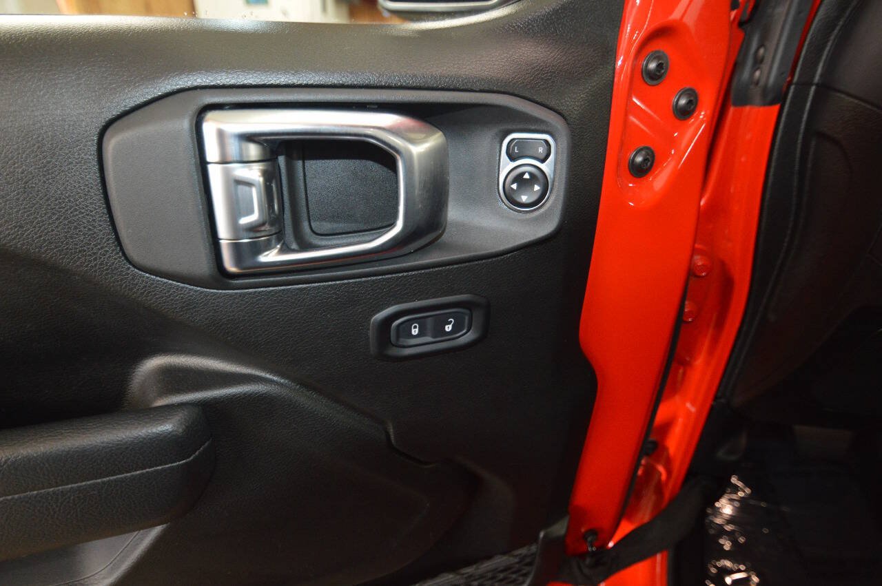 Used 2025 Jeep Wrangler Unlimited Rubicon 4xe w/ Safety Group AWD/4WD image 38