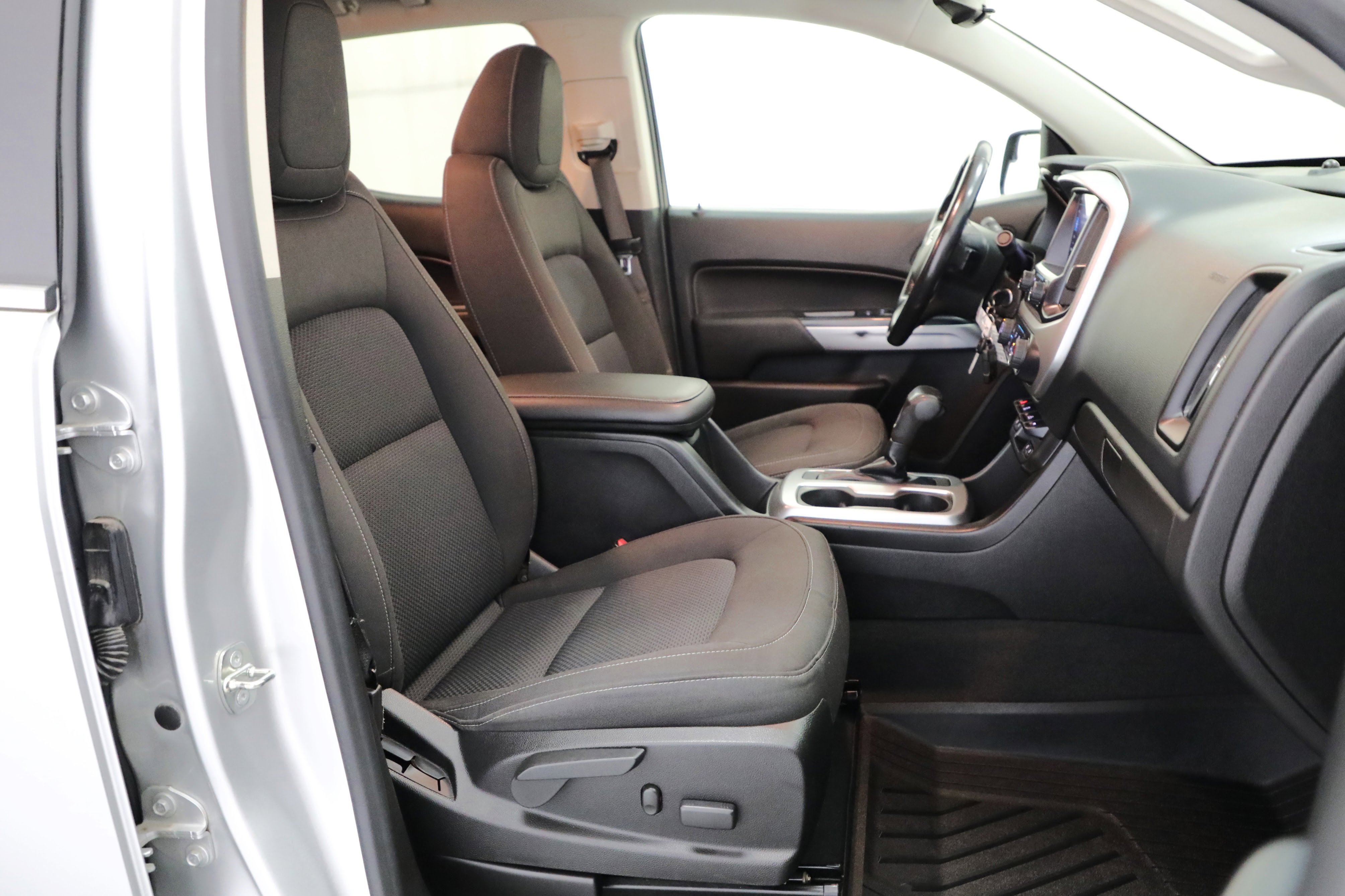 Used 2020 Chevrolet Colorado LT w/ LT Convenience Package image 9