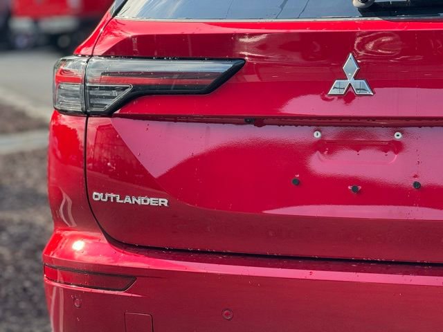 New 2025 Mitsubishi Outlander SE image 11