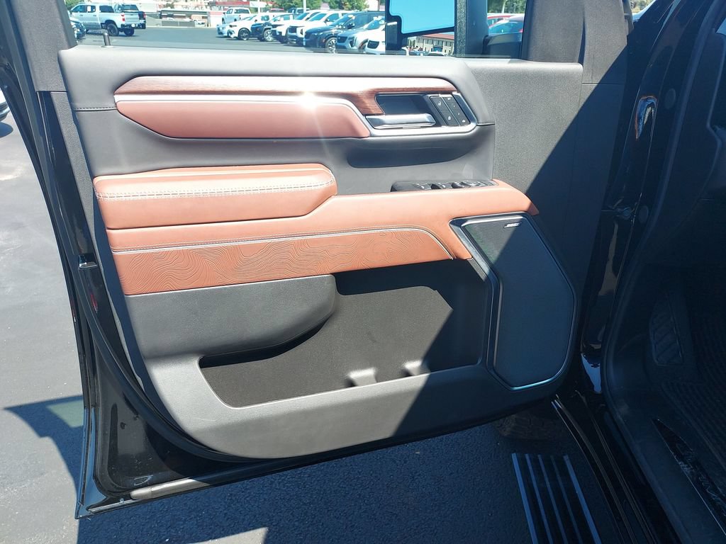 Used 2025 GMC Sierra 2500 Denali Ultimate AWD/4WD image 12