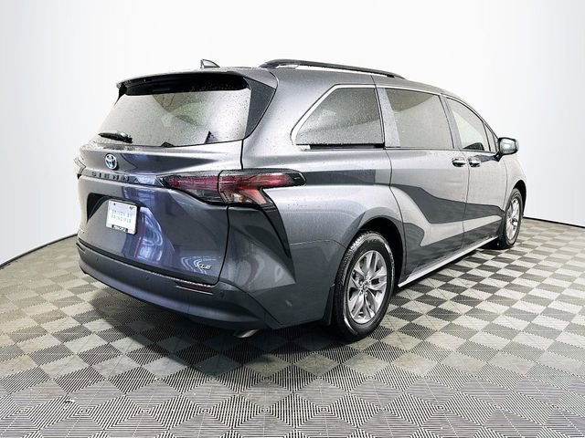 Used 2025 Toyota Sienna XLE image 8