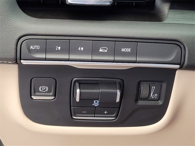 Used 2023 Cadillac Escalade Premium Luxury w/ Performance Package image 16