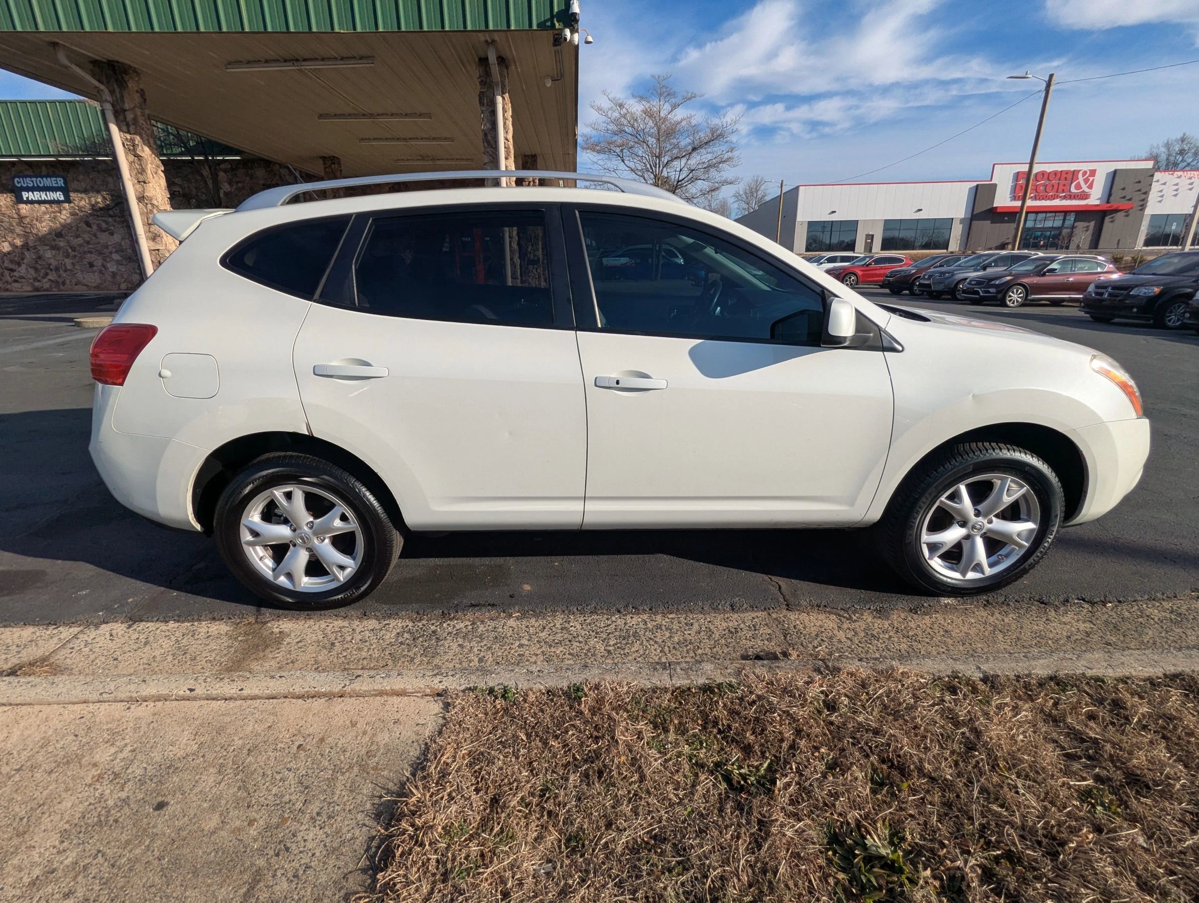 Used 2008 Nissan Rogue SL w/ Premium Pkg image 8