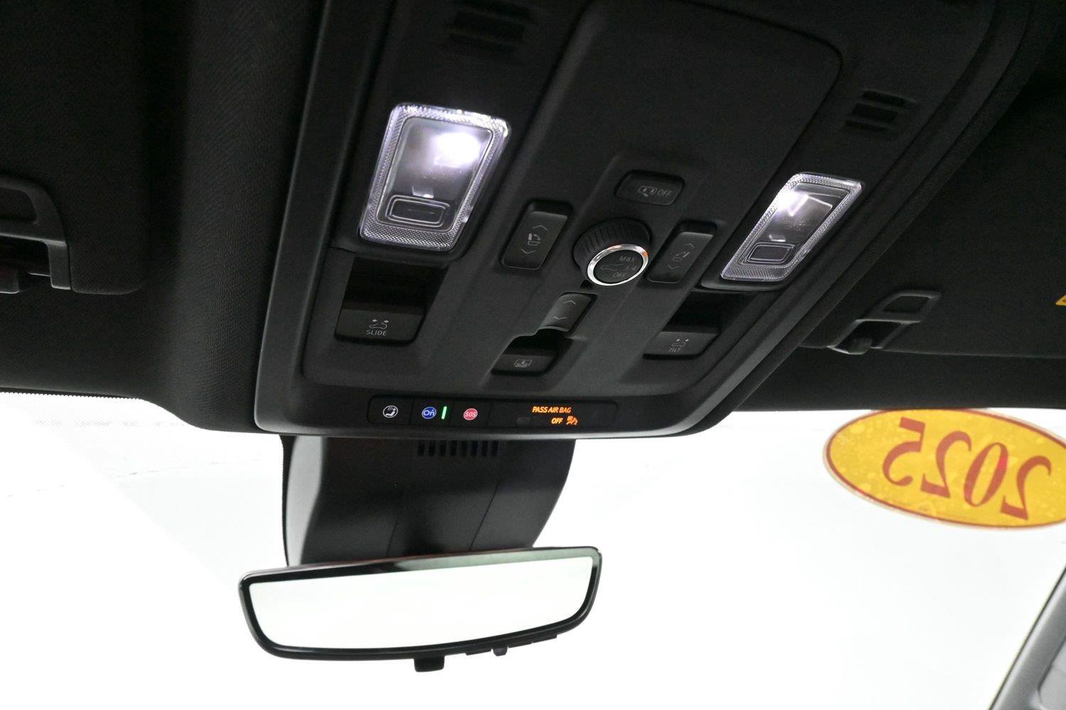 Used 2025 Chevrolet Suburban High Country AWD/4WD image 30